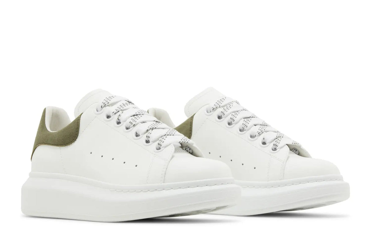 אלכסנדר מקווין - לבן עם עקב ירוק זית זמש | Branded shoes bymrcrazyshoes