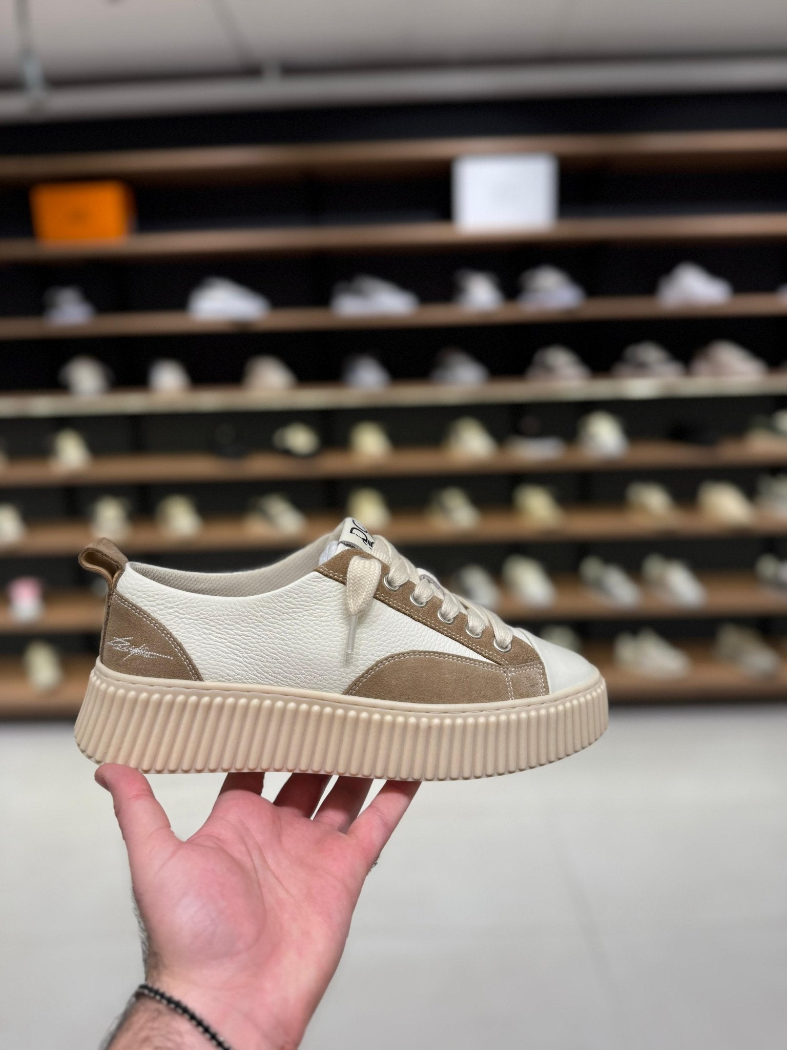 דוסה סניקרס R - לבן ובז משולב | Branded shoes bymrcrazyshoes
