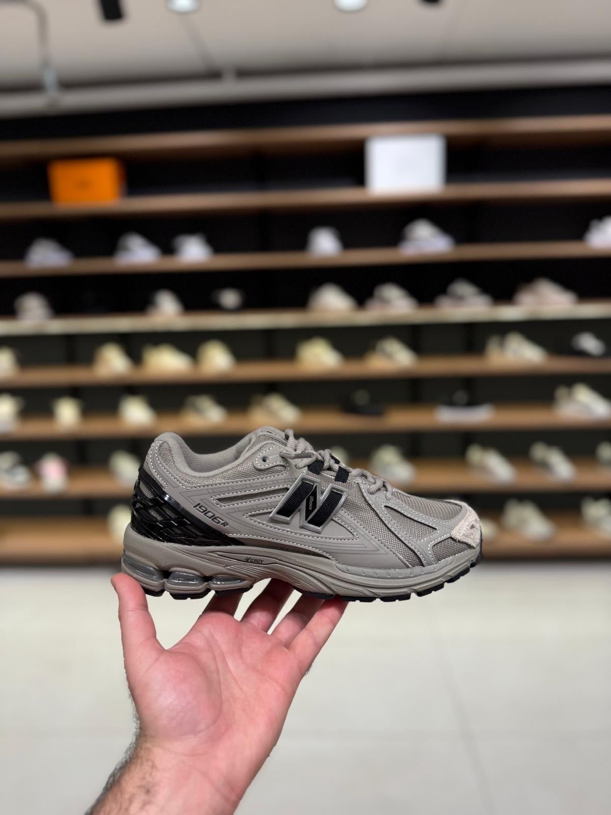 ניו באלנס R1906 - ירוק זית וגוון חום | Branded shoes bymrcrazyshoes