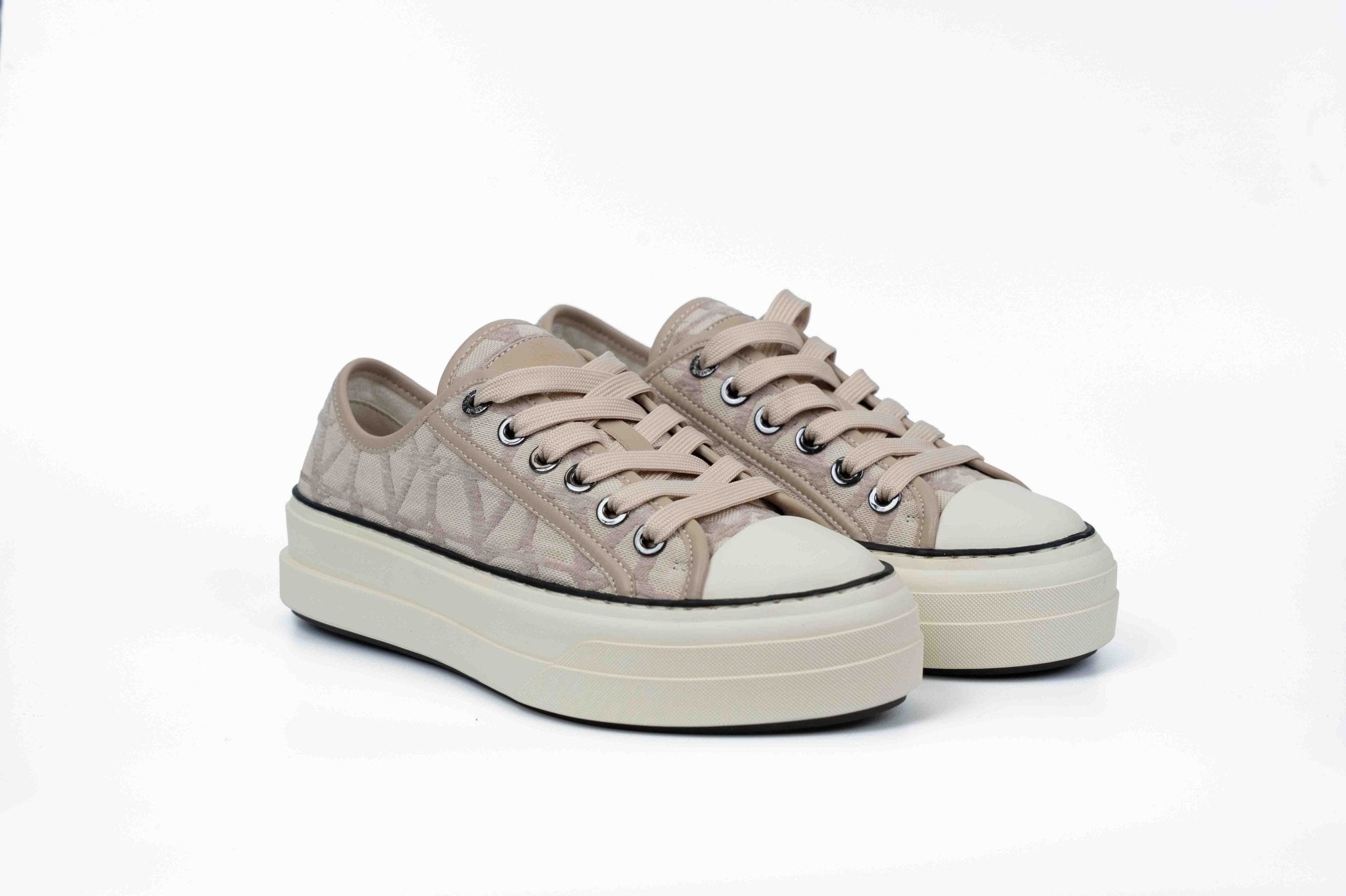 ולנטינו סניקרס בגוון שמנת | Branded shoes bymrcrazyshoes